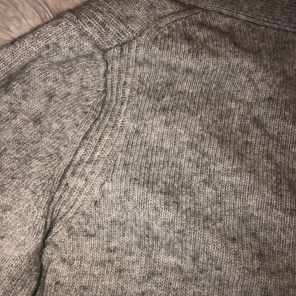 BANANA REPUBLIC Filpucci Merino Cashmere Blend V-Neck Back Buttons Sweater - Picture 8 of 9